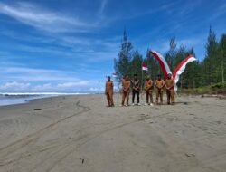 KIBARKAN MERAH PUTIH DI PESISIR PANTAI SIAP SAMBUT MERIAH HUT RI ke-79 KEMERDEKAAN NKRI
