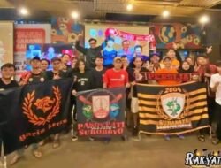 Kloter Pertama The Jak Tiba di Surabaya, Bonek Sambut Hangat Jelang Laga Persebaya vs Persija: Seduluran Sampai Mati
