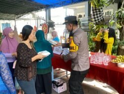 Tarik Animo Warga Datang Ke TPS, Polresta Sidoarjo Bagikan Makanan Gratis