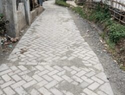 Kegiatan Pembangunan Paving Blok RT 004/001 Desa Cikuya Tuai Apresiasi