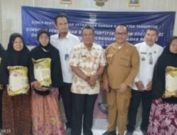DPKP Salurkan 7.350 Kg Beras untuk 7 Desa di Kecamatan Kosambi