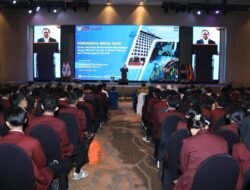 Beri Kuliah Umum di UKRI Bandung, Mendagri Ajak Mahasiswa Wujudkan Indonesia Emas 2045