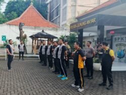 Kapolsek Gunung Anyar Memimpin Personil Olahraga Pagi
