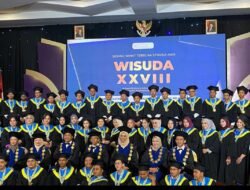 Suasana Haru & Orasi Ilmiah tentang AI yang Sangat Menarik di Acara Wisuda XVIII Stikosa AWS