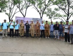 Pj Bupati Tangerang Serahkan Bantuan Kapal dan Sarana Alat Tangkap Ikan