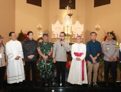 Pastikan Perayaan Natal Berlangsung Lancar, Wamendagri Bima Arya Tinjau Sejumlah Gereja di Bandung