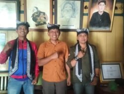 Pengurus PJI Bojonegoro, Sowan ke Tokoh Samin di Desa Margomulyo