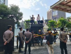 Sertijab Kakanwil Kemenkumham Jatim Dihadiahi Aksi Demonstrasi