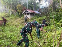 Bersih-bersih Lingkungan Makam, Satgas Yonif 512/QY Gelar Karya Bakti Bersama Masyarakat di Kampung Monggo Efi