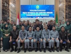 Ketua Pengadilan Negeri Bangkalan, Bapak Danang Utaryo, S.H., M.H. Memimpin Kegiatan Ikrar dan Penandatanganan Komitmen Bersama dan Pakta Integritas Tahun 2025 Pengadilan Negeri Bangkalan