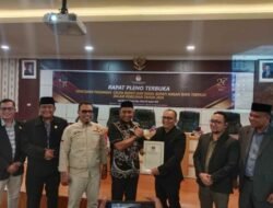 Komisi Independen Pemilihan (KIP) Kabupaten Nagan Raya, resmi menetapkan Dr.Teuku Raja Keumangan SH dan Raja Sayang, sebagai pemenang Pilkada tahun 2024