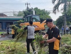 Forkopimka Porong dan Warga Desa Kedungsolo Gelar Jumat Bersih