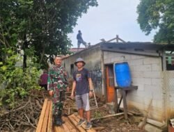 Babinsa Kelurahan Balaraja Bantu Bedah Rumah tidak layak Huni