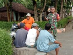 Sambangi Desa Binaan Babinsa Simo Pastikan Wilayahnya Kondusif