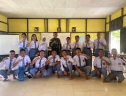 Sinergi TNI-Polri Pembekalan Kesehatan dan Narkoba Siswa SMAN 1 Ketungau Hulu