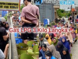 Ibu – Ibu Mengular Antree Gas LPG Di Perum Kirana Surya Kabupaten Tangerang