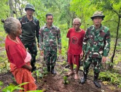 Satgas Pamtas RI-RDTL Sektor Barat Yonarhanud 15/DBY Tanam Bibit Kelapa Bersama Warga Desa Inbate
