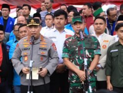Kapolri dan Panglima TNI Buka Kegiatan Baksos Presisi : Pastikan Kebutuhan Pokok Terjaga Selama Ramadan