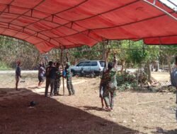 Satgas TMMD 123 Kodim 1416/Muna Bantu Warga Dirikan Tenda Untuk Acara Aqiqah