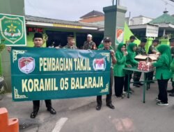 Koramil 05/Balaraja dan Persit KCK Ranting 06 Berbagi Takjil di Bulan suci Ramadan 1446 H
