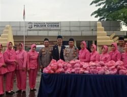 Meski Diguyur Hujan, Tak Mematahkan Semangat Bhayangkari Polsek Cisoka Untuk Berbagi