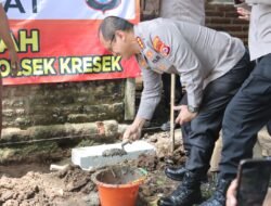 Kapolresta Tangerang Laksanakan Bakti Sosial: Peletakan Batu Pertama Bedah Rumah di Kresek