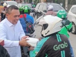 Berkah Ramadhan, Ketua DPRD Kabupaten Tangerang Muhamad Amud Berbagi Takjil Bersama PWI dan PHRI