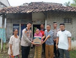 Tali Asih Polri, Kapolsek Cisoka Kunjungi Nenek Rohani yang Tinggal di Rumah Tidak Layak Huni