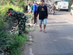 Babinsa Tanjakan Bersama Kades Kerja Bakti Bersihkan Lingkungan