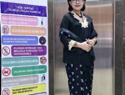 Prof Francisca Rektor Unipi Peraih Dosen Berprestasi Dilingkungan LLDIKTI Wilayah IV Tahun 2024 Di Bidang Ilmu Ekonomi