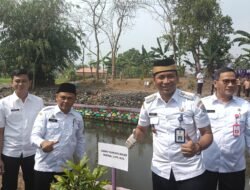 Camat Gunung Kaler Tanam Pohon Produktif di Desa Rancagede, Dukung Pelestarian Lingkungan