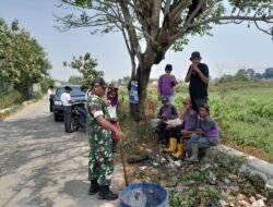 Jaga Kebersihan, Babinsa Bersama Warga Laksanakan Gotong Royong