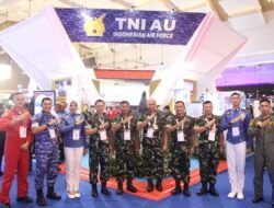 Indo Defence 2025 Expo dan Forum, Pangkoopsud I Tinjau Stand TNI AU