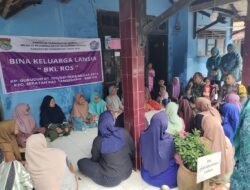 Jalankan Tugas Pokok, Babinsa Komsos Dengan Ketua RT/RW di Desa Binaan