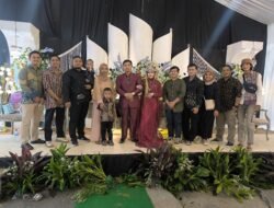 SAH…!! Bagaikan Ratu & Raja, Boy dan Merlin Resmi Menikah