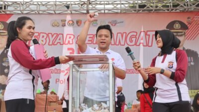 Polresta Tangerang Bagikan Ratusan Doorprize dalam Rangka HUT Bhayangkara ke-79, Warga Dapat Hadiah Motor