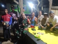 Melalui Komsos, Babinsa Ajak Warga Siskamling