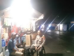 Kanit Samapta Polsek Kronjo Sambangi Warga dan Sosialisasikan Layanan Polisi 110