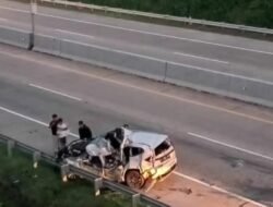 Kecel*kaan M*ut di KM 353 B Semarang-Batang, Tiga Penumpang Pajero Asal Pemalang Tew*s Usai Seruduk Truk