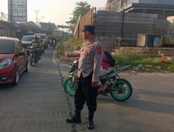 Rutinitas Pengaturan Arus Lalu Lintas Pagi Hari Polsek Balaraja di Wilayah Pasar Sentiong Desa Tobat