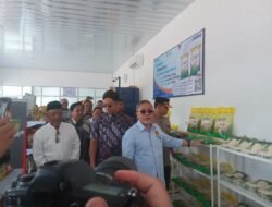 Menko Pangan Zulkifli Hasan kunjungi Koperasi Merah Putih/KMP Kelurahan Way Urang Kalianda