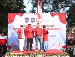 Ditjen Polpum Kemendagri dan Pemkot Depok Bagikan Ribuan Bendera Merah Putih kepada Warga