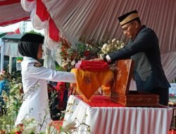 Sekcam Solear Raka Adiputra Sukses Pimpin Upacara Penurunan Bendera Sang Merah Putih