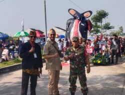 Semarak Karnaval HUT RI ke-80, Babinsa Kawal Pawai Dengan Meriah