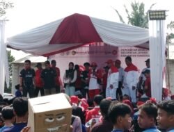 Meriahkan HUT RI ke-80, Desa Dangdeur Gelar Gerak Jalan Sehat