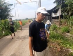 Kegiatan Bersih-Bersih Lingkungan Desa Mekar Baru