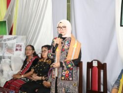 Tinjau Hasil Kerajinan Tenun di NTT, Yane Bima Arya Dorong Peningkatan Kualitas dan Penguatan Peran Keluarga