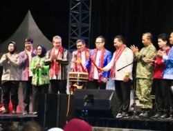 Wamendagri Bima Arya Buka Festival Benteng Victoria Tahun 2025 di Kota Ambon