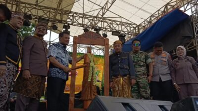 Dandim Pemalang Dampingi Gubernur Jawa Tengah Buka Festival Mangga Tahun 2025 di Desa Penggarit