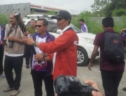 Kirab Obor Porkab VI: Camat Sukamulya Kholid Mawardi Estafet dari Kresek di antarkan ke sindang jaya